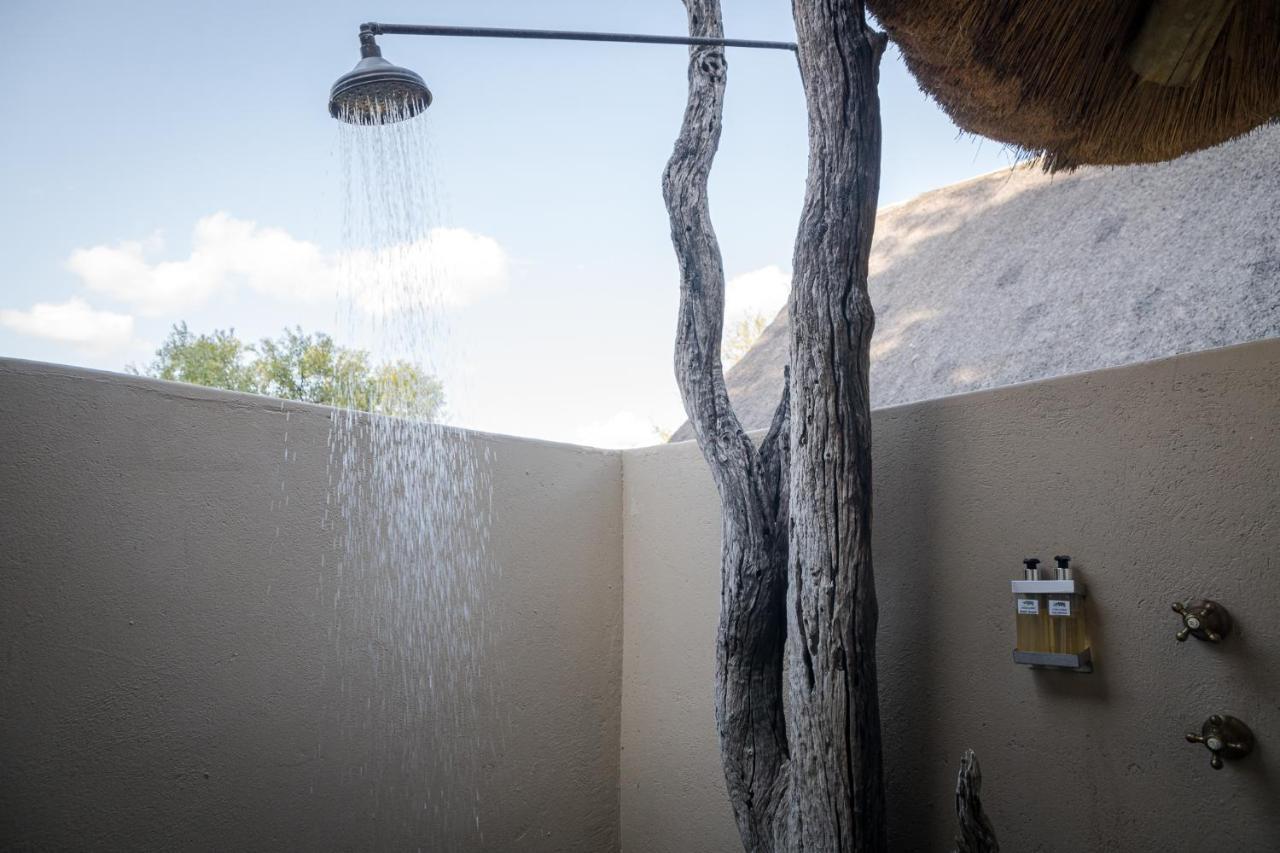 Umkumbe Safari Lodge Riverside Скукуза Екстериор снимка