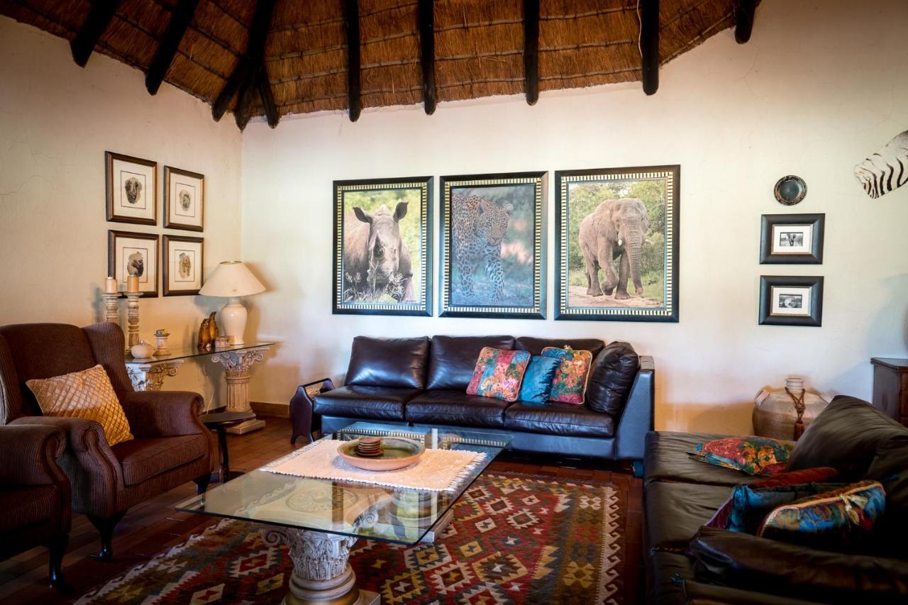 Umkumbe Safari Lodge Riverside Скукуза Екстериор снимка