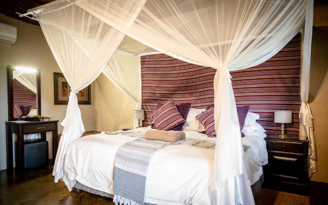 Umkumbe Safari Lodge Riverside Скукуза Екстериор снимка